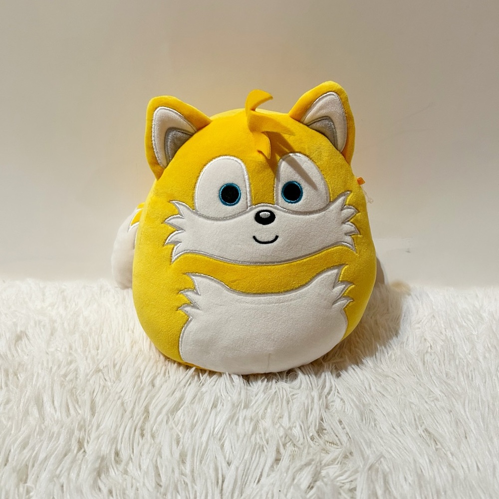 Squishmallows  yellow Sonic the Hedgehog plush 8”